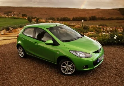 З'ясовуємо цікаві подробиці про хетчбек mazda2
