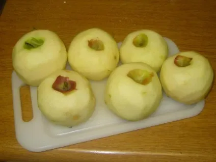 Смачний десерт - самбук яблучний