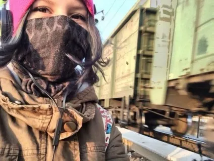 В Уссурійську дівчина лягла під колеса локомотива (лягла) В Уссурійську дівчина лягла під колеса локомотива