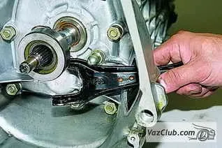 Заміна приводу зчеплення нива 2121, нива 2131 (механізм) Заміна приводу зчеплення нива 2121, нива 2131