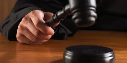 За якийсь борг по аліментах можуть посадити неплатника (посадити) За якийсь борг по аліментах можуть посадити неплатника