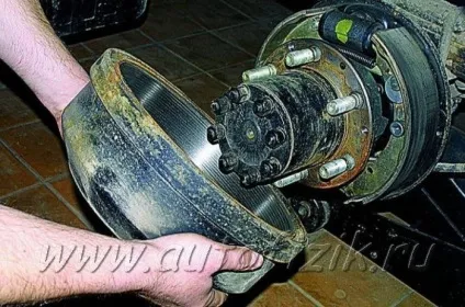 Заміна гальмівного барабана і колодок задніх коліс (задніх) Заміна гальмівного барабана і колодок задніх коліс