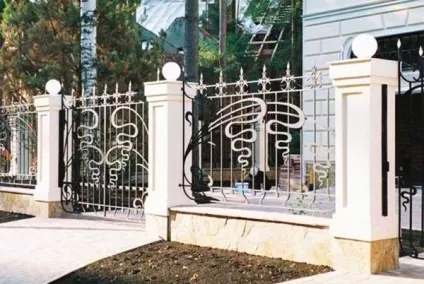 Забір-розмальовка, фарба для металевої огорожі, як розфарбувати парканчик на дачі своїми (розфарбувати) Забір-розмальовка, фарба для металевої огорожі, як розфарбувати парканчик на дачі своїми