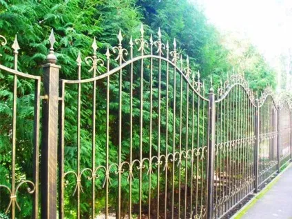 Забір-розмальовка, фарба для металевої огорожі, як розфарбувати парканчик на дачі своїми (огорожі) Забір-розмальовка, фарба для металевої огорожі, як розфарбувати парканчик на дачі своїми