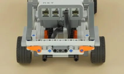 Гоночна машина - автобот »робот з lego nxt 2 (Bluetooth блок управління) Гоночна машина - автобот »робот з lego nxt 2