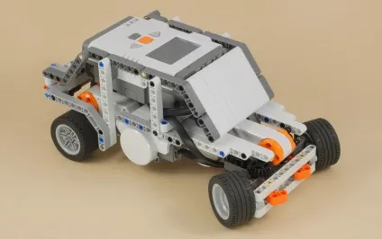 Гоночна машина - автобот »робот з lego nxt 2 (віддаленого рульового управління) Гоночна машина - автобот »робот з lego nxt 2