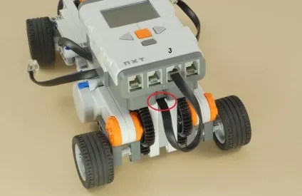 Гоночна машина - автобот »робот з lego nxt 2 (Bluetooth блок управління) Гоночна машина - автобот »робот з lego nxt 2
