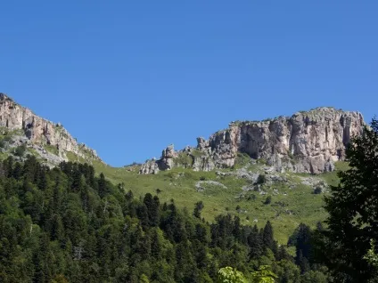 Гірська Адигея, селище Гузеріпль пам'ятки, чемодан