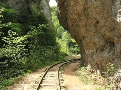 Гірська Адигея, селище Гузеріпль пам'ятки, чемодан