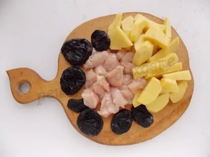 Печеня з чорносливом в горщиках (горщики) Печеня з чорносливом в горщиках