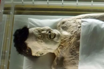 Живі мерці 18 померлих, яких зберегли час і люди (люди) Живі мерці 18 померлих, яких зберегли час і люди