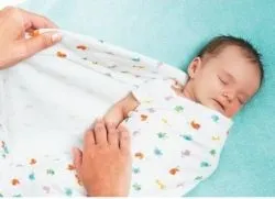 Як відучити дитину від сповивання