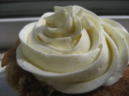 10 Популярних кремів для тортів і капкейков, homebaked (вершків менш жирності) 10 Популярних кремів для тортів і капкейков, homebaked