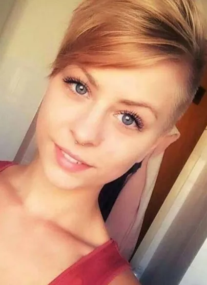 15 Дуже ефектних коротких стрижок для жінок, які зроблять образ незабутнім (коротких) 15 Дуже ефектних коротких стрижок для жінок, які зроблять образ незабутнім