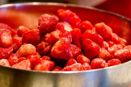 5 Помилок, які ви робите при варінні полуничного варення, дачні кухня () (помилок) 5 Помилок, які ви робите при варінні полуничного варення, дачні кухня ()