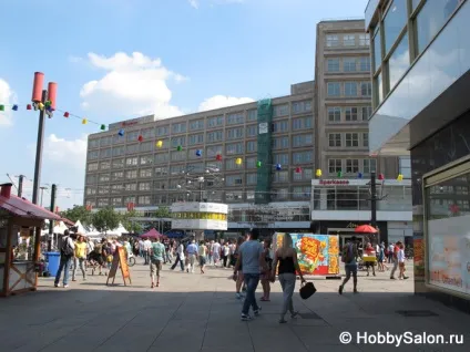 Александерплац в Берліні місце, де стикаються історія і сучасність