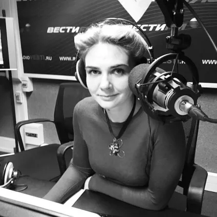 Анна шафран - це псевдонім яка справжнє прізвище у Анни шафран