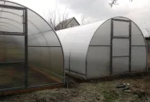 Арочна теплиця з полікарбонату і профільної труби, креслення даху з кватиркою, посилена своїми (профільної) Арочна теплиця з полікарбонату і профільної труби, креслення даху з кватиркою, посилена своїми