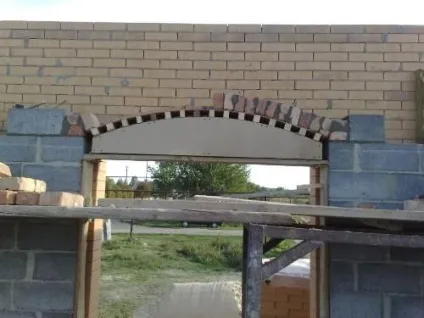 Арка з цегли