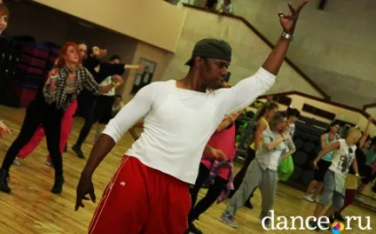 Баттл стилів waacking проти electro dance