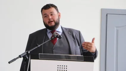 Колишній учасник «будинок-2» вчив Сумицев писати про дороги (колишній) Колишній учасник «будинок-2» вчив Сумицев писати про дороги