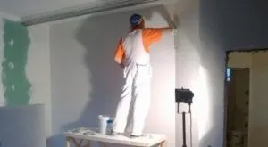 Чим шпаклювати стіни перед наклеюванням шпалер як правильно