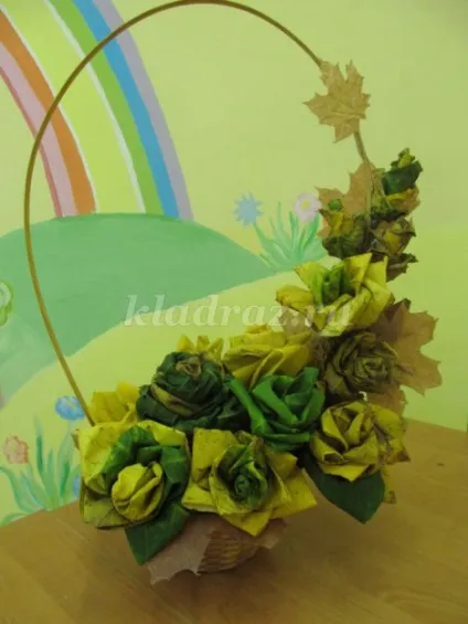 Квіти з осіннього листя своїми руками (рукоділля) Квіти з осіннього листя своїми руками