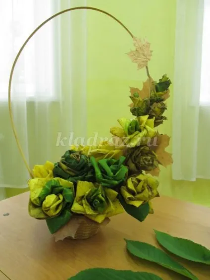 Квіти з осіннього листя своїми руками (николаева) Квіти з осіннього листя своїми руками