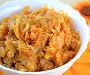 Домашня тушкована капуста з куркою (куркою) Домашня тушкована капуста з куркою