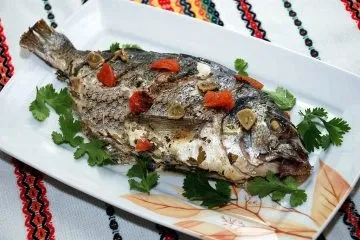 Дорадо в фользі запечена з овочами і зеленню (запечений) Дорадо в фользі запечена з овочами і зеленню