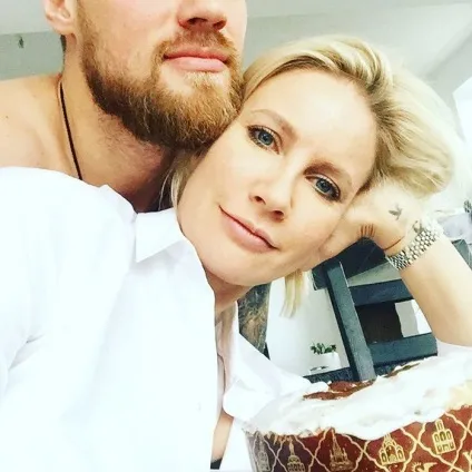 Олена летюча знає, як себе вести, щоб залишатися привабливою для чоловіків, журнал (себе) Олена летюча знає, як себе вести, щоб залишатися привабливою для чоловіків, журнал
