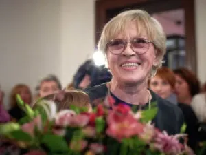 Цією відомій актрисі вже 82 роки, але її обожнюють багато! Ось як вона виглядає зараз! (Виглядає) Цією відомій актрисі вже 82 роки, але її обожнюють багато! Ось як вона виглядає зараз!