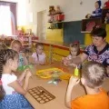 Фотозвіт «плетіння килимків з паперу»