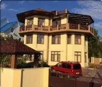 Гостьові будинки в хості
