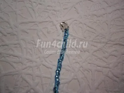 Блакитна троянда з бісеру до 8 березня