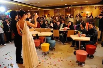 Цікаво - весілля в mcdonalds дешево і сердито (весілля) Цікаво - весілля в mcdonalds дешево і сердито