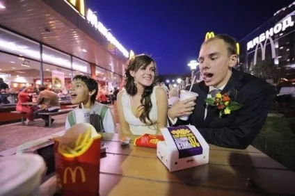 Цікаво - весілля в mcdonalds дешево і сердито (весілля) Цікаво - весілля в mcdonalds дешево і сердито