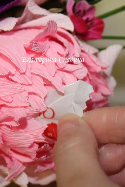 Як дістати цукерку з квітки - ярмарок майстрів - ручна робота, handmade (квіти з цукерок) Як дістати цукерку з квітки - ярмарок майстрів - ручна робота, handmade