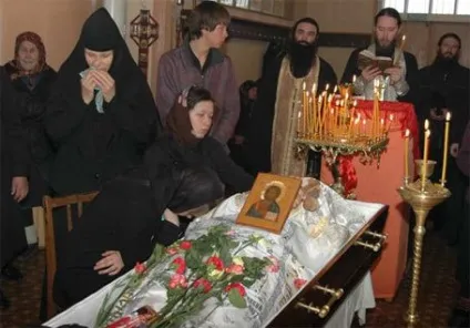 Як одягають померлої людини і що кладуть в труну, міська служба ритуальних послуг (одягати померлої людини) Як одягають померлої людини і що кладуть в труну, міська служба ритуальних послуг