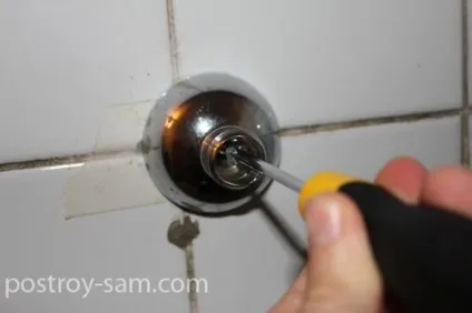 Як повісити душ у ванній