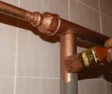 Як приховати труби опалення в квартирі і в приватному будинку