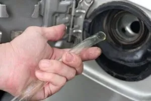 Як злити бензин з лади пріора різними способами відеоінструкція (пріора) Як злити бензин з лади пріора різними способами відеоінструкція