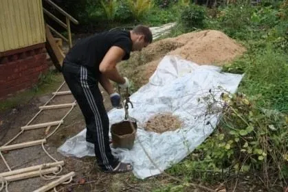 Як зробити і прикрасити декоративний колодязь на дачі своїми руками - легка справа (колодязь) Як зробити і прикрасити декоративний колодязь на дачі своїми руками - легка справа