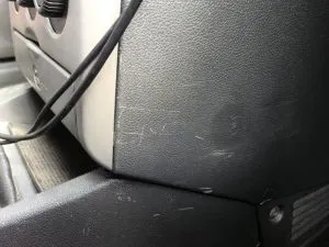 Як прибрати подряпини на пластику салону 4 способи на вибір - твій АВТОПУЛЬС