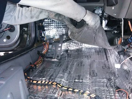 Як виконується шумоізоляція салону автомобіля (шар матеріалу повинен) Як виконується шумоізоляція салону автомобіля