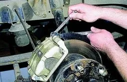Як замінити колодки передніх коліс автомобіля газель