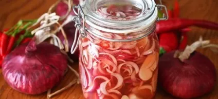 Як замаринувати цибулю - рецепти до шашлику і для салату, в оцті, з лимонним соком і на зиму (салату) Як замаринувати цибулю - рецепти до шашлику і для салату, в оцті, з лимонним соком і на зиму
