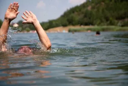 До чого сниться тонути у воді або бачити потопаючих сонник в воді, море, болоті, басейні, ванної (тонути) До чого сниться тонути у воді або бачити потопаючих сонник в воді, море, болоті, басейні, ванній
