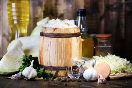 Класичні рецепти квашеної капусти з розсолом і без (рецепти) Класичні рецепти квашеної капусти з розсолом і без