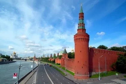 Кремль в Москві - найдавніша фортеця в світі (світі) Кремль в Москві - найдавніша фортеця в світі